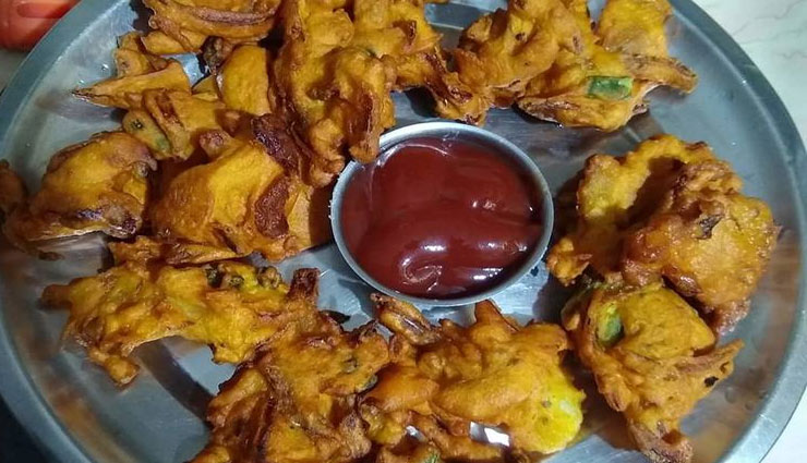नं. 1 डीप फ्राई स्नेक्स हैं प्याज के पकौड़े, झटपट ऐसे तैयार करके मेहमानों के सामने सर्व करें
