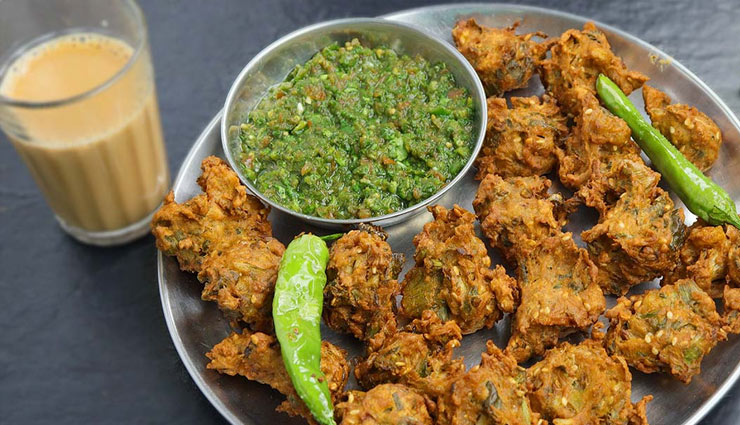 pyaaz ke pakode,onion,onion recipe,street food,deep fry snacks,step by step recipe,food news in hindi