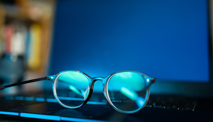 tips to prevent digital eye strain,reduce eye strain from screens,eye strain prevention tips,digital strain relief,protect eyes from screens,digital eye health,screen time eye care,eyes and digital devices,healthy eyes with screens,eye strain remedies