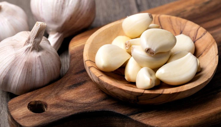 दाद, खाज, खुजली की समस्या से हैं परेशान! ये घरेलू उपचार आपकी ऐसे करेंगे सहायता ringworm,eczema,itch,home tips itch,coconut oil,garlic,turmeric,aloe vera,apple vinegar,bitter gourd,sunflower seed,tea tree oil,health article in hindi