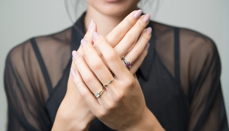 चेहरे और पैरों की तरह हाथों को भी चाहिए स्पेशल केयर, झुर्रियों-रूखेपन को कम करेंगे ये उपाय
