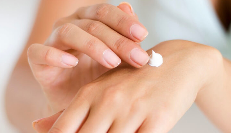 hand care,hand care tips,hand sanitizer,water,sunblock,moisturize,night care routine,beauty article in hindi