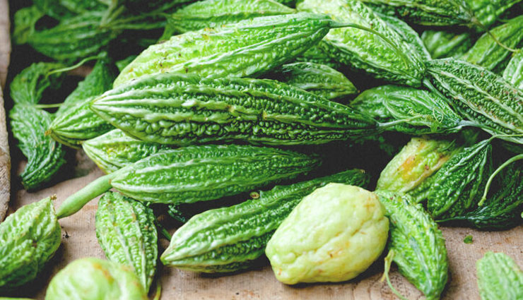 दाद, खाज, खुजली की समस्या से हैं परेशान! ये घरेलू उपचार आपकी ऐसे करेंगे सहायता ringworm,eczema,itch,home tips itch,coconut oil,garlic,turmeric,aloe vera,apple vinegar,bitter gourd,sunflower seed,tea tree oil,health article in hindi