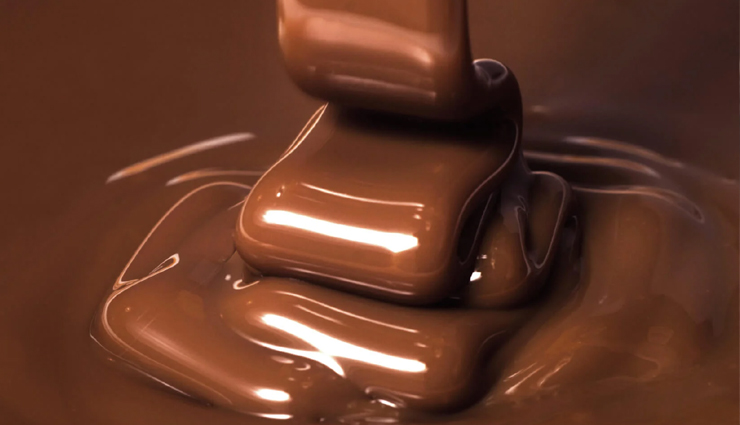 world chocolate day 2023,chocolate for skin,chocolate skincare,cocoa powder benefits,diy chocolate face mask,chocolate body scrub,chocolate lip balm,chocolate bath,chocolate massage bar,skincare rituals,natural beauty,glowing skin
