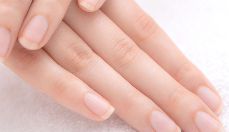 नाखूनों की हालत से पता चलती है आपकी सेहत, कलर और शेप देते हैं इन बीमारियों का संकेत
