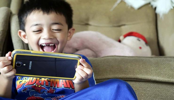 गेम खेलने के दौरान बच्चे की गलती पड़ी पिता की जेब पर भारी, बेचनी पड़ गई कार