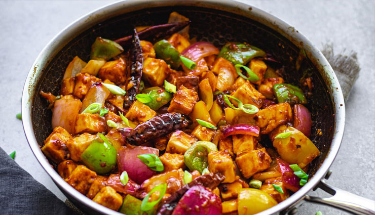 chilli paneer recipe,chilli,paneer,onion,garlic,chinese stall,spicy chilli paneer,recipe in hindi,food world