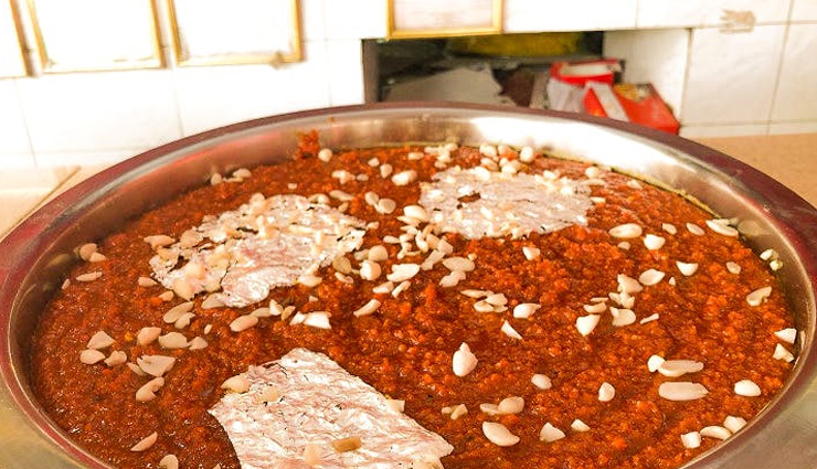 hyderabad,haleem,patthar ke gosht,natu kodi pulusu,osmania biscuit,tala hua gosht,telugu thali,mandi,jouzi halwa,khubani ka meetha,badam ki jaali,must try food in hyderabad,chisines of hyderabad