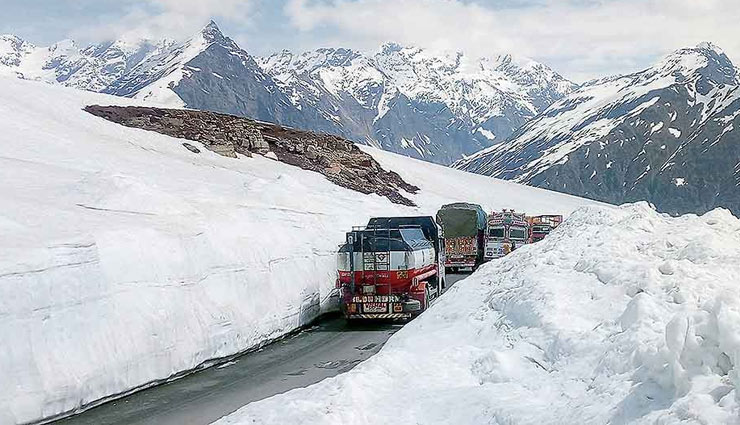 manali,hill station manali,beautiful manali,himachal pradesh,kullu valley,adventure activities,rohtang pass,hidimba temple,naggar fort,solang valley,manikaran,tourism article in hindi