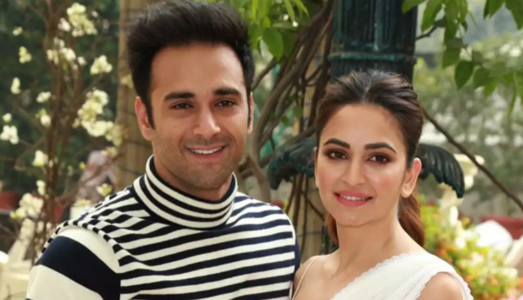 स्विमिंग पूल में पुलकित को Kiss करती नजर आईं कृति, रिलेशनशिप में हैं दोनों, फैंस को शादी का इंतजार

