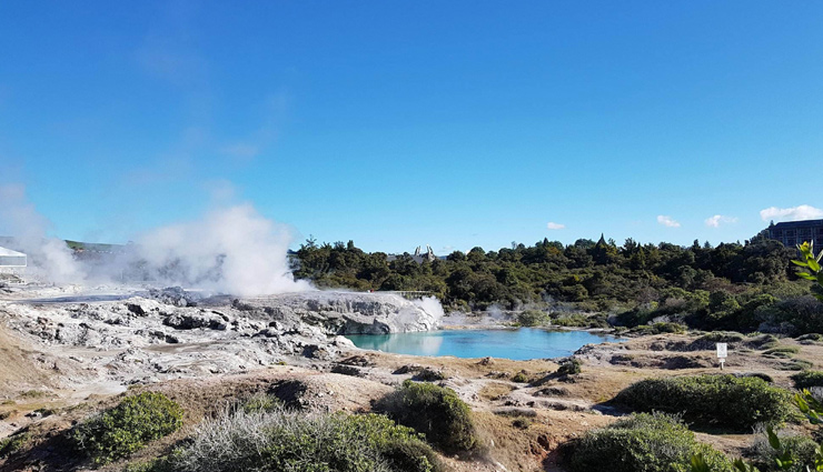 new zealand,bay of islands,napier in hawke’s bay,coromandel peninsula,queenstown,fiordland national park,kaikoura,milford sound,whakarewarewa geothermal valley,waitomo glowworm caves,piha,places to visit in new zealand,attractions in new zealand,new zealand tourism