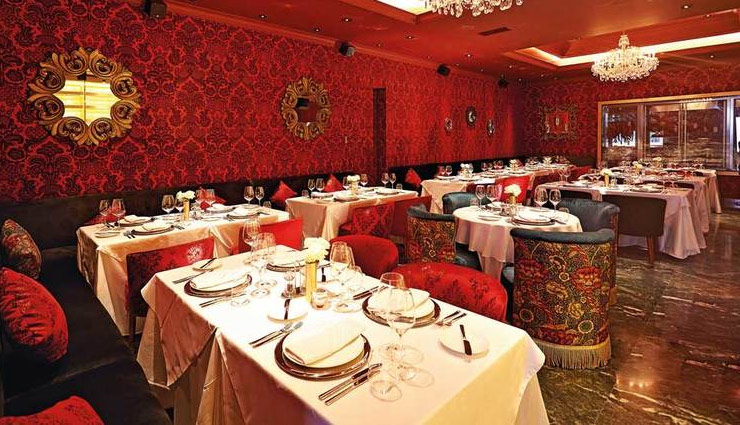 private clubs,youth,millennials,entertainment hub,stand up comedian,music,singing,lifestyle news in hindi