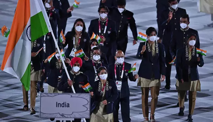 Tokyo Olympic : ओपनिंग सेरेमनी में भारतीय दल ने किया मार्च पास्ट, मनप्रीत-मैरीकॉम ने की अगुवाई
