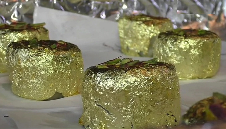 सूरत की दुकान ने दिवाली के लिए बनाई 9000 रुपये प्रति किलो वाली मिठाई, जानिए क्या है खास 