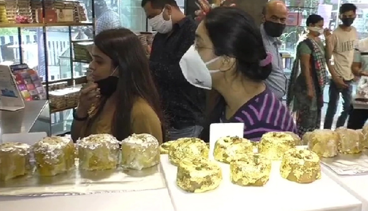 सूरत की दुकान ने दिवाली के लिए बनाई 9000 रुपये प्रति किलो वाली मिठाई, जानिए क्या है खास gujarat,surat,special sweet,gold ghari,9000 rs kg sweet,weird news