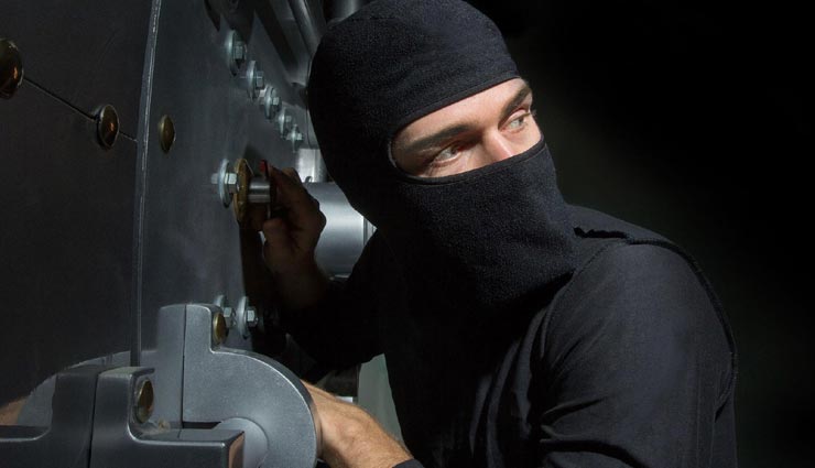 astrology tips,astrology tips in hindi,garud puran,never have food at these home