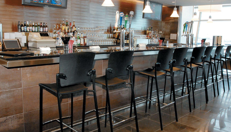 airport lounges,best airport lounges,best airport lounges to visit,airport,travel,travel guide,holidays