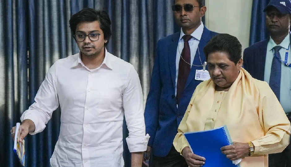 मायावती ने भतीजे आकाश आनंद को दी बड़ी जिम्मेदारी, बने बसपा के राष्ट्रीय संयोजक