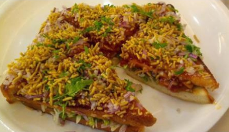 sandwiches,5 minute recipe,bread pizza,makhan sandwich,curd sandwich,bhelpuri,monaco chat,fruit chat,mathri chat,shakes,smothies