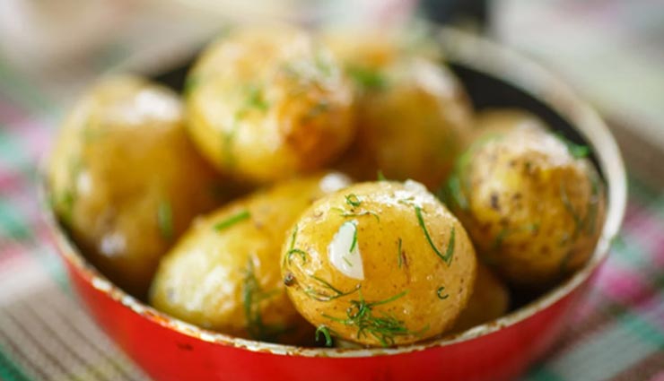 लॉकडाउन रेसिपी : स्पेशल में ट्राई करें 'आम रस दम आलू'