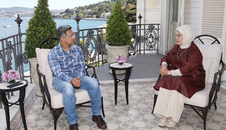 aamir khan,turkish first lady emine erdogan,aamir khan met turkish first lady emine erdogan,aamir khan laal singh chaddha shoot in turky,social media,aamir khan news ,आमिर खान