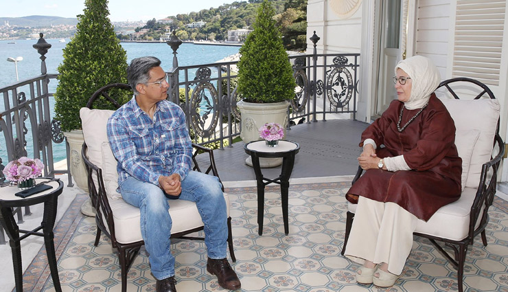 aamir khan,turkish first lady emine erdogan,aamir khan met turkish first lady emine erdogan,aamir khan laal singh chaddha shoot in turky,social media,aamir khan news