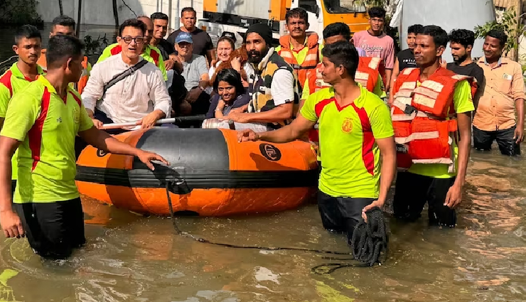 2 News : चेन्नई में बाढ़ में फंस गए थे आमिर, तस्वीरें आईं सामने, ‘फाइटर’ में इस अंदाज में दिखेंगी दीपिका पादुकोण