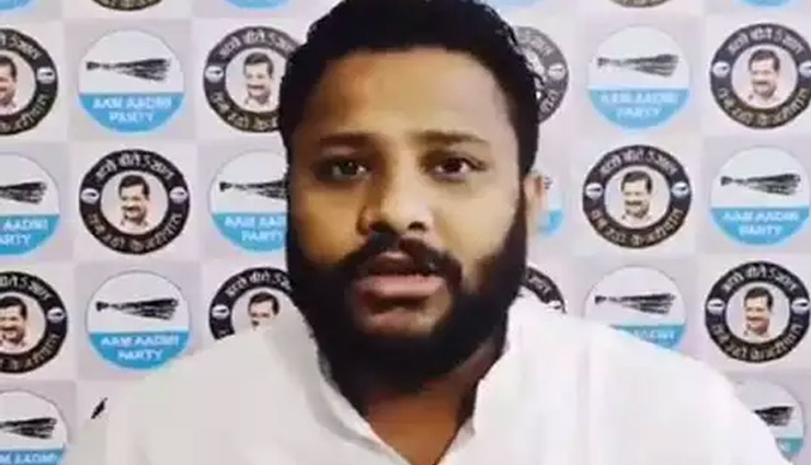 हाथरस / AAP विधायक के खिलाफ FIR, कोरोना संक्रमित होने के बावजूद मिले गैंगरेप पीड़िता के परिवार से