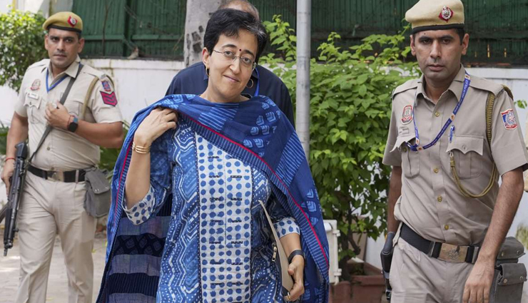 क्षतिग्रस्त सड़कों पर केजरीवाल के पत्र के बाद एक्शन में आतिशी सरकार, दिल्ली के सभी मंत्री करेंगे निरीक्षण
