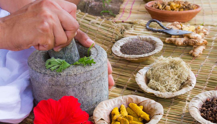 आयुष मंत्रालय ने बताया- कोरोना के औसत लक्षण वाले मरीजों पर कारगर है यह दवा 