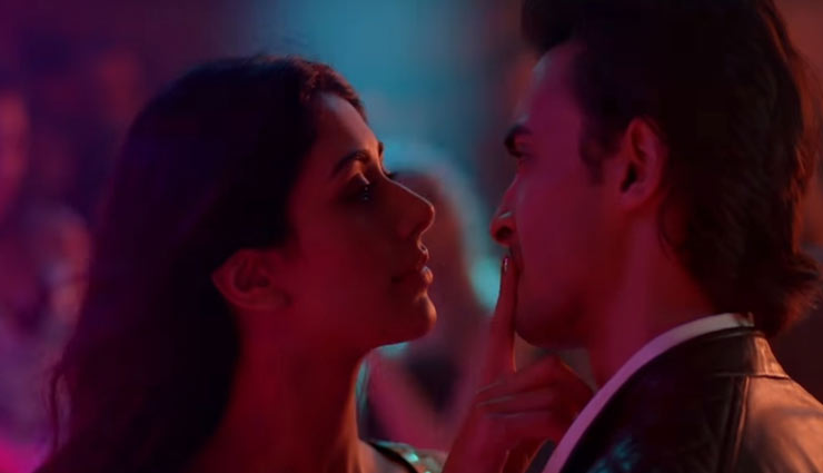 VIDEO- ‘Loveratri’ song Akh Lad Jaaye: Aayush Sharma and Warina Hussain turn up the heat in this sensuous Club number