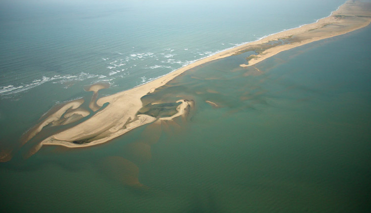 abandoned and beautiful places in india,abandoned places in india,india,nubra valley,ladakh,chambal valley,rajasthan mp border,gandikota,andhra pradesh,fatehpur sikri,agra,dandakaranya forest,chhattisgarh,dhanushkodi,tamil nadu