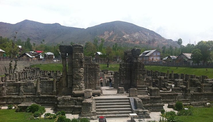 famous temple of jammu kashmir,holiday,travel,tourism