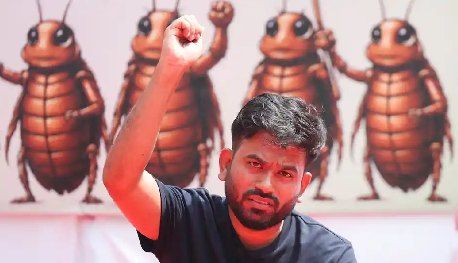 धर्मेंद्र प्रधान के इस्तीफे पर अभिजीत दीपके का बड़ा बयान - झुकती है दुनिया, झुकाने वाला चाहिए, जंतर मंतर पर जश्न का माहौल