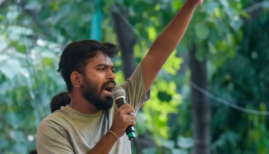 'मुझे हीरो मत बनाइए, एक व्यक्ति को सबसे बड़ा बनाने की गलती देश पहले भुगत चुका है', प्रदर्शनकारियों से बोले अभिजीत दिपके