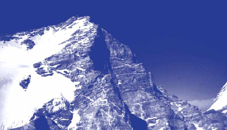 highest mountain peaks in india,top indian mountains,kanchenjunga peak,kamet peak,saltoro kangri,mamostong kangri,trisul peak,abi gamin,mount nanda devi,hardeol peak,anamudi peak,doddabetta peak,mountain trekking india