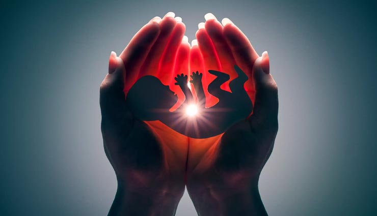 पुराने समय में अनचाहे गर्भ को गिराने के लिए होता था इन सर चकराने वाले ख़तरनाक तरीकों का इस्तेमाल