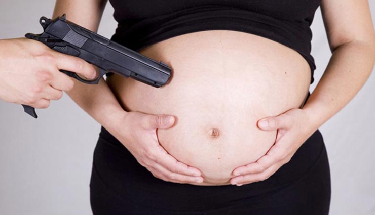 राजस्थान : 7 माह की गर्भवती थी 20 साल की अविवाहित युवती, अस्पताल के बाथरूम में कैद कर खुद ही किया गर्भपात