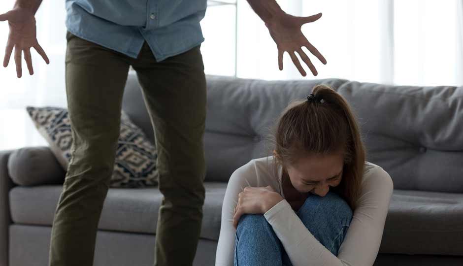 8 Big Signs of Abusive Relationship in Terms of Intimacy
