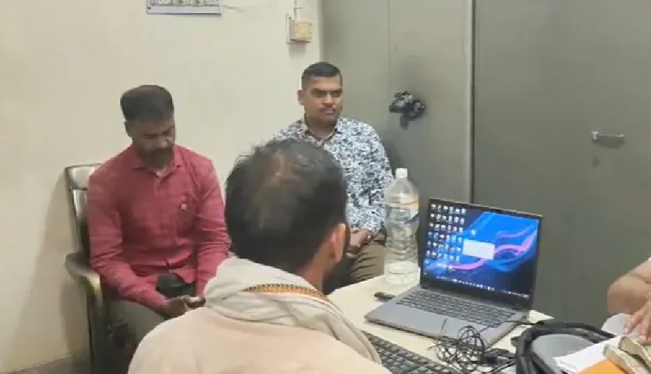 150000 रुपये की रिश्वत लेते पकड़ा गया तहसीलदार, कुल डील 3.5 लाख रुपये की थी