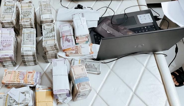 जयपुर : पॉल्यूशन ऑफिसर के घर पर कारवाई में ACB को मिले 40 लाख नकद और 6 करोड़ की प्रोपर्टी के कागजात 