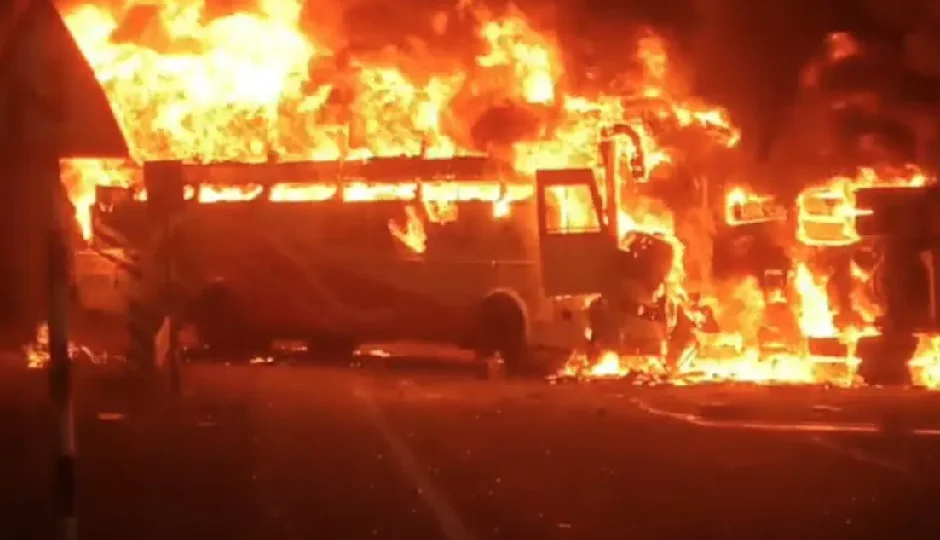 आंध्र प्रदेश में भयानक सड़क हादसा, ट्रक से टकराई बस, 12 यात्रियों की दर्दनाक मौत, 20 गंभीर रूप से घायल