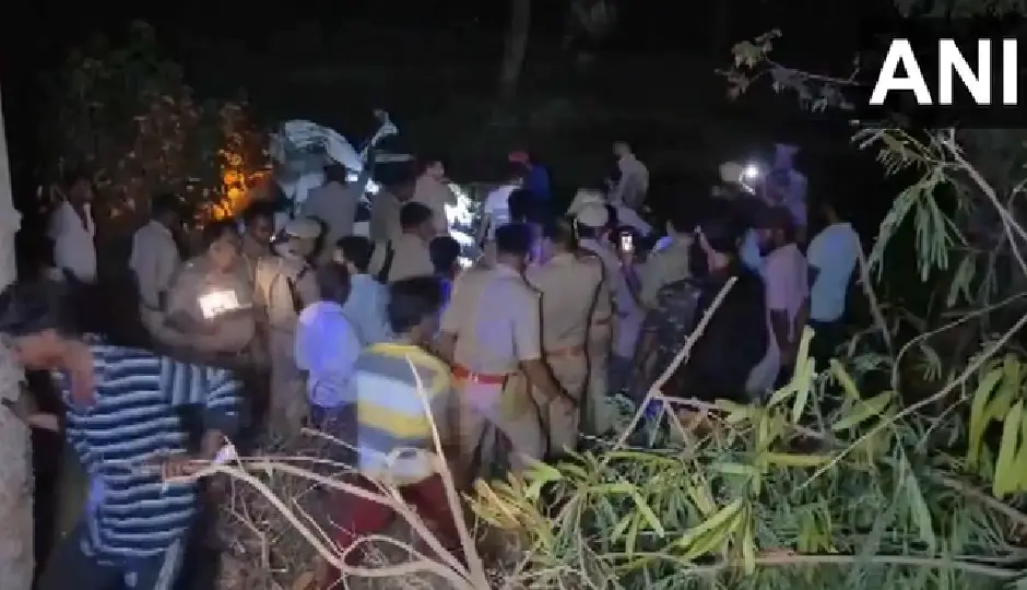 यूपी में दो भीषण सड़क हादसों ने ली 12 लोगों की जान, लखीमपुर में 8 और बहराइच में 4 की मौत; कई घायलc