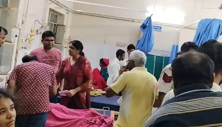 दिल्ली-जयपुर हाईवे पर दर्दनाक हादसा: तेज रफ्तार ट्रेलर अर्टिगा पर चढ़ा, शादी में जा रहे परिवार के दो लोगों की मौत, छह घायल