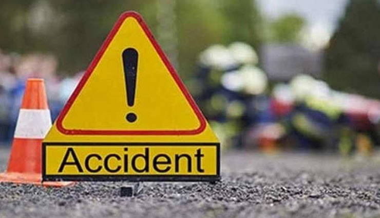 14 school children were injured after a pool car falls into ditch in West Bengal