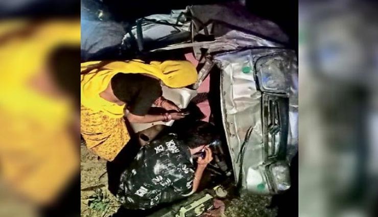 राजस्थान : नीलगाय की वजह से हुआ बड़ा सड़क हादसा, खाई में पलटी वेन से 3 घायल