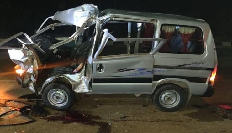 कोटा : नींद की झपकी बनी मौत का काल, खड़े ट्रक से वैन टकराने पर 1 की मौत 2 घायल