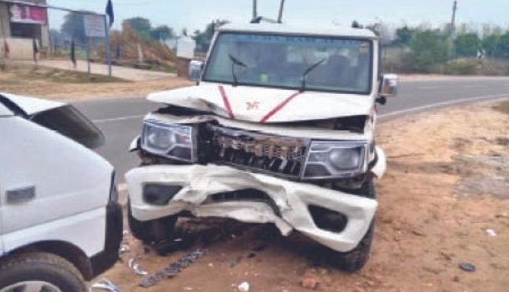 भरतपुर : आमने-सामने हुई दो कारों की भिड़ंत, गाड़ीयों में सवार 3 लोग घायल