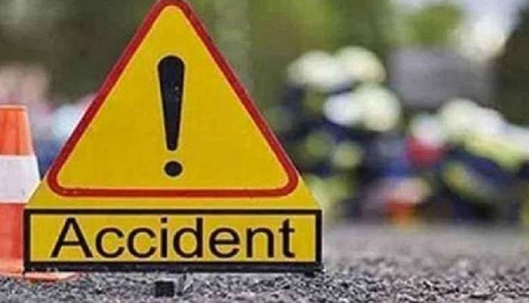 नागौर : गाय को बचाने के चक्कर में हुआ हादसा, पेड़ से टकराई कैंपर, हुई 2 की मौत