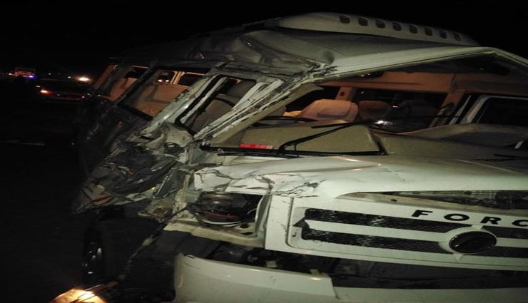 सीकर : पिकअप का टायर फटने से हुआ हादसा, ट्रैवलर चालक सहित 3 की मौत